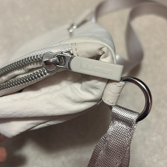 Lululemon All Night Festival Bag 2L - Picture 8 of 9